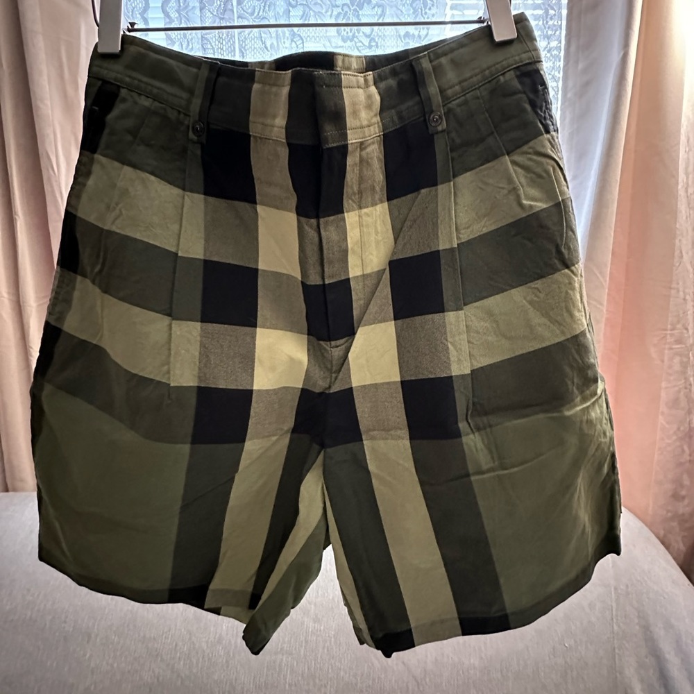 Burberry men’s Scott check pleated cotton shorts size 46 EU/30 US